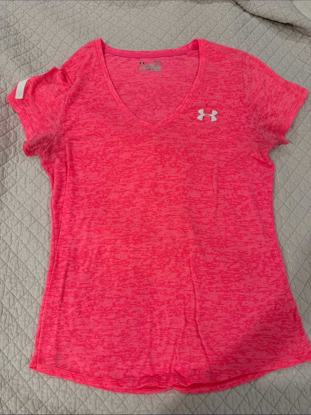 Under Armour Women’s Hot Pink Heather V-Neck Performance Tee